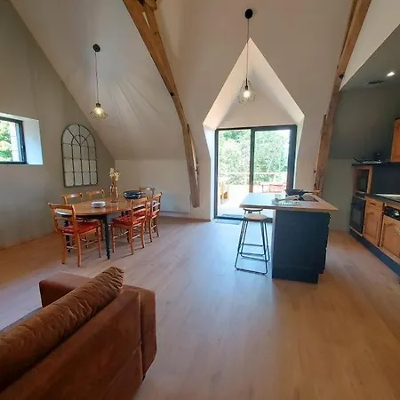 Holiday home Le Logis Des Vallees, 6/7 Pers Avec Piscine Et Sauna Ambrieres Les Vallees