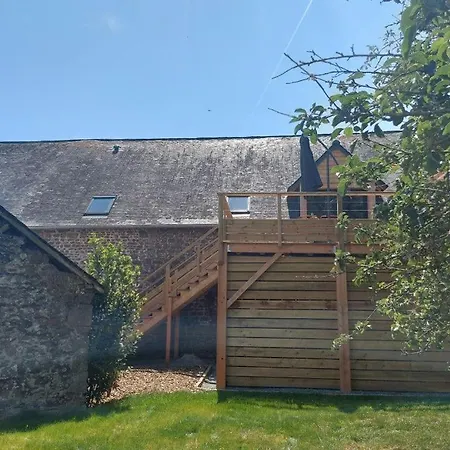 Holiday home Le Logis Des Vallees, 6/7 Pers Avec Piscine Et Sauna Ambrieres Les Vallees