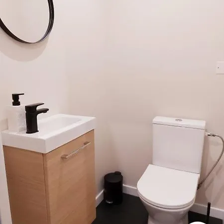 Holiday home Le Logis Des Vallees, 6/7 Pers Avec Piscine Et Sauna Ambrieres Les Vallees