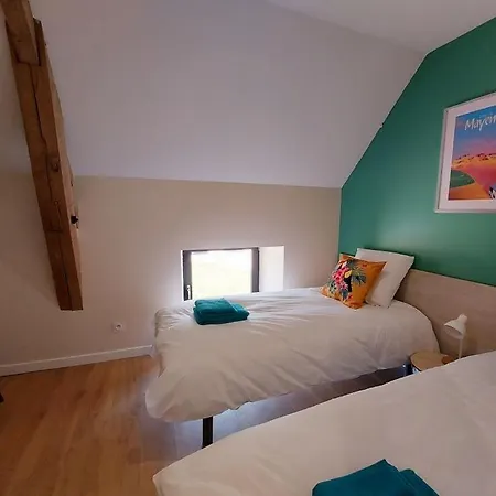 Holiday home Le Logis Des Vallees, 6/7 Pers Avec Piscine Et Sauna Ambrieres Les Vallees