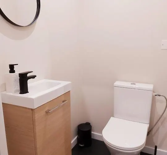 Prázdninový dům Le Logis Des Vallees, 6/7 Pers Avec Piscine Et Sauna Ambrieres Les Vallees