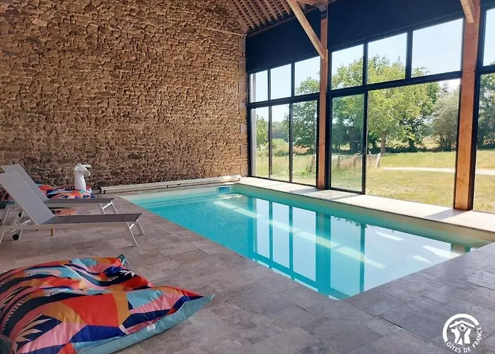 Prázdninový dům Le Logis Des Vallees, 6/7 Pers Avec Piscine Et Sauna
